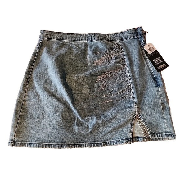 Rock & Roll Denim Dresses & Skirts - Rock & Roll Denim Women Skirt Size‎ 30 Mid-Rise Medium Wash Stretch Denim Fringe